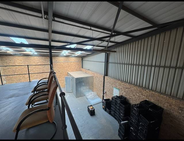1,600M² WAREHOUSE TO LET IN SPARTAN